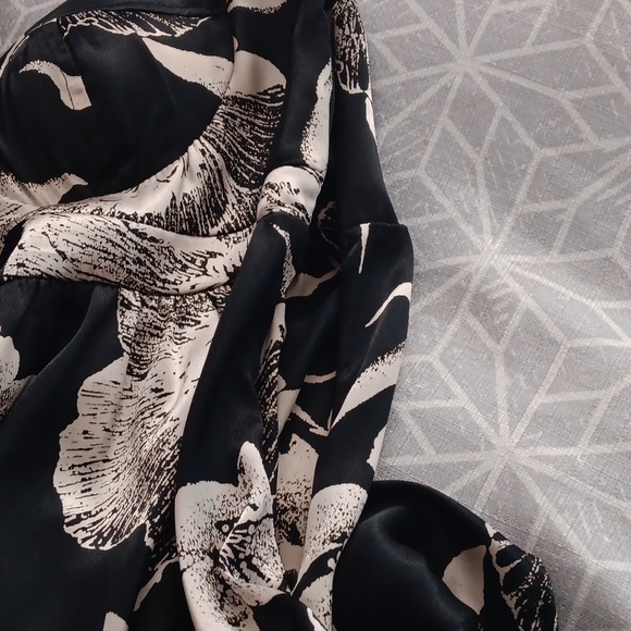 Black and White Floral Satin Dress - Size M - Picture 6 of 6